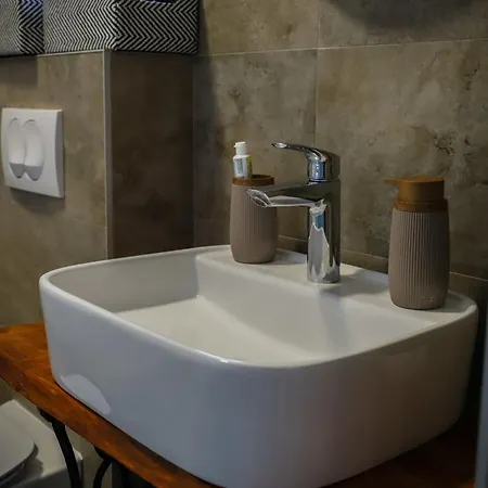 Jacuzzi Express Apartment *