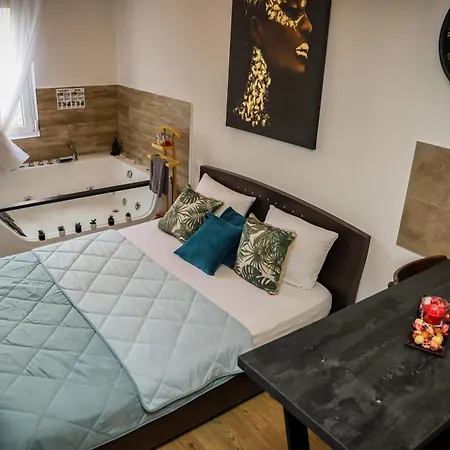 Apartment Jacuzzi Express *